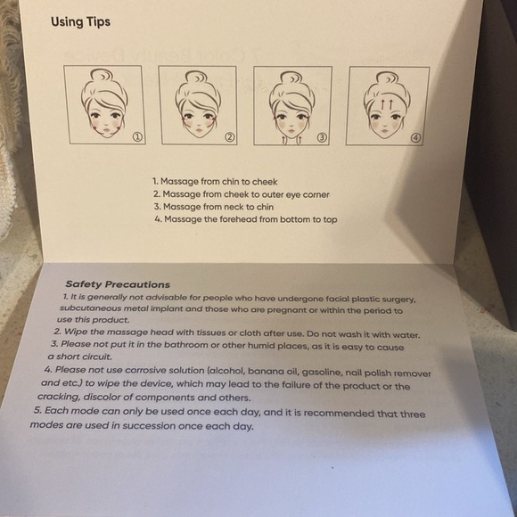 7 Color Beauty Device for Face & Neck in rose gold - Picture 9 of 12